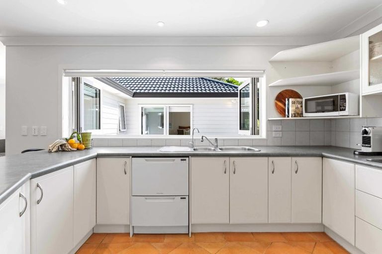 Photo of property in 16 Waru Nui Court, Orewa, 0931