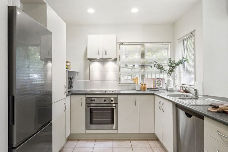 Photo of property in 1/26 Pannill Place, Oteha, Auckland, 0632