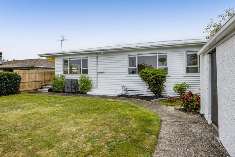 Photo of property in 5 Nikau Street, Inglewood, 4330