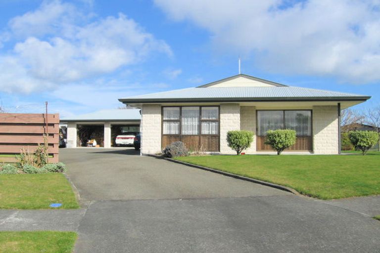 Photo of property in 11 Calder Place, Feilding, 4702