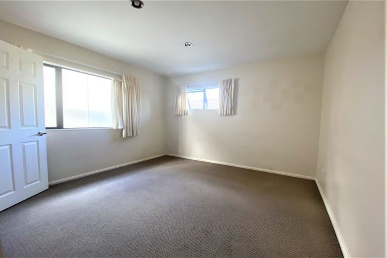 Photo of property in 4 Luxor Place, Massey, Auckland, 0614