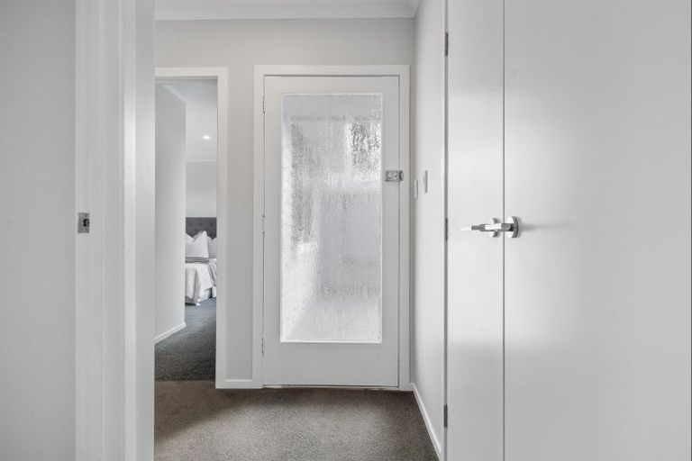 Photo of property in 13e York Crescent, Westown, New Plymouth, 4310