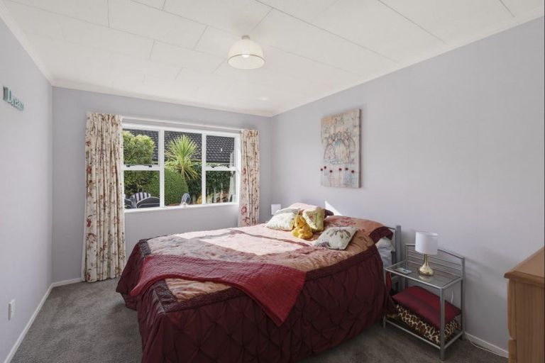 Photo of property in 16 Easton Way, Levin, 5510