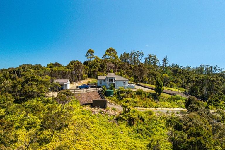 Photo of property in 77 Te Wahapu Road, Russell, 0272