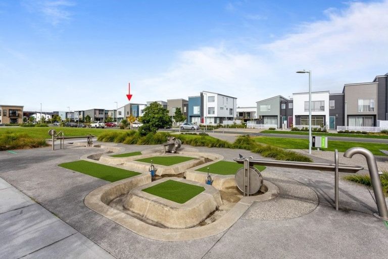 Photo of property in 21 Rangihina Road, Hobsonville, Auckland, 0616