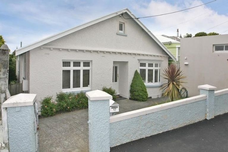 Photo of property in 17 Sugarloaf Road, Brooklyn, Wellington, 6021