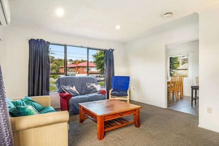 Photo of property in 84 Pioneer Road, Moturoa, New Plymouth, 4310