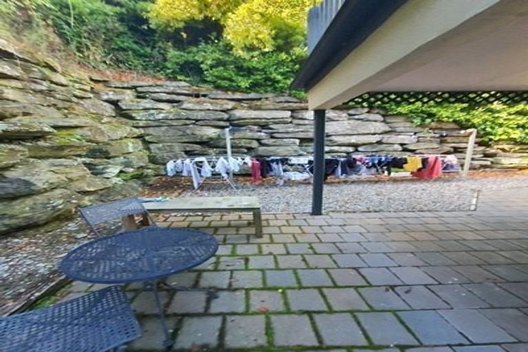 Photo of property in 10b Cameron Place, Fernhill, Queenstown, 9300