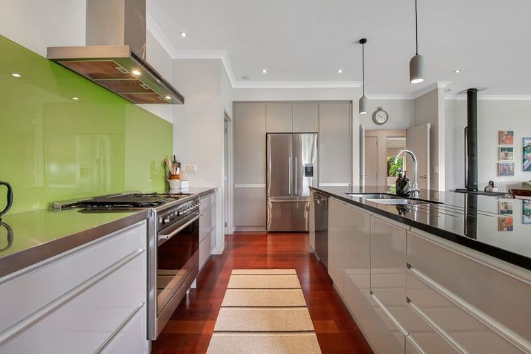 Photo of property in 69a Pipitiwai Drive, Helensville, Kaukapakapa, 0871