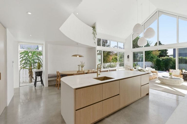 Photo of property in 41 Wiggins Street, Sumner, Christchurch, 8081