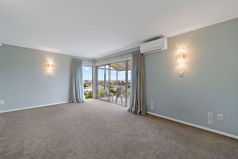 Photo of property in 1/1 Kaihu Street, Northcote, Auckland, 0627