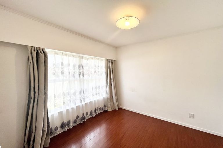 Photo of property in 2/8 Manuka Road, Glenfield, Auckland, 0629