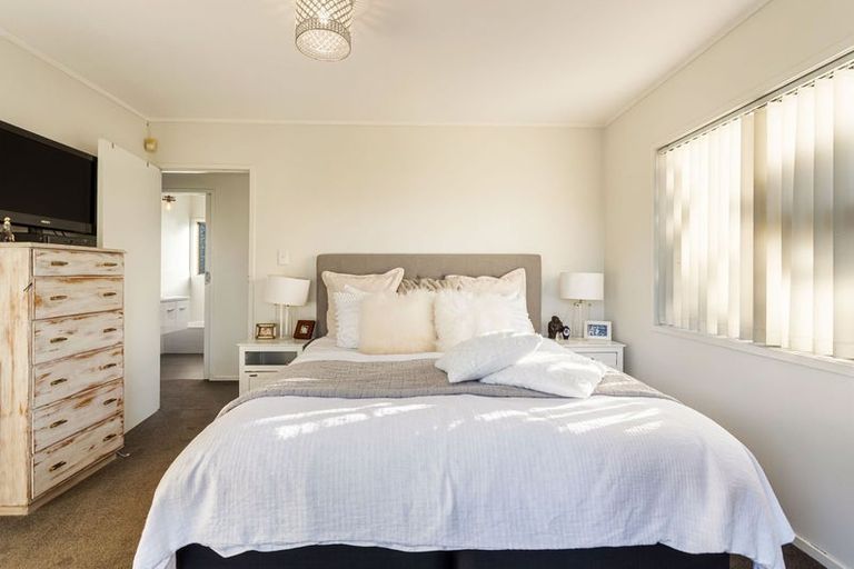 Photo of property in 24 Granville Drive, Massey, Auckland, 0614