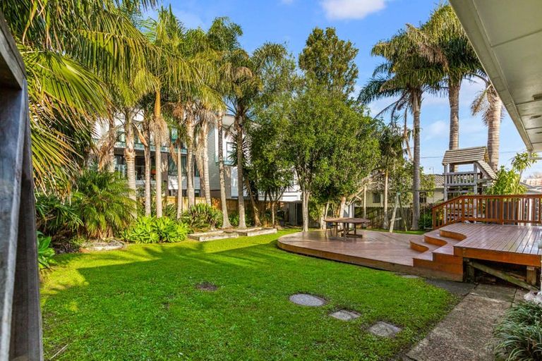 Photo of property in 16 Gloria Avenue, Te Atatu Peninsula, Auckland, 0610