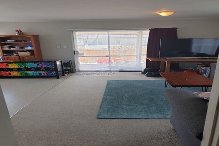 Photo of property in 26 Edwards Avenue, Henderson, Auckland, 0610