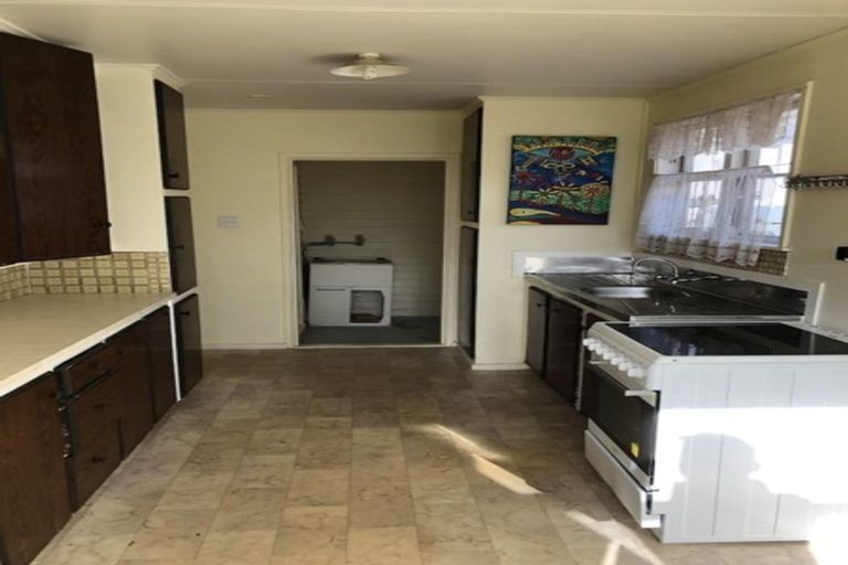 Photo of property in 23 Hill Crescent, New Lynn, Auckland, 0600