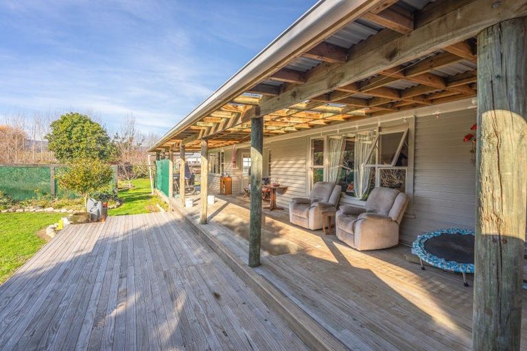 Photo of property in 30 Convent Road, Otaki, 5512