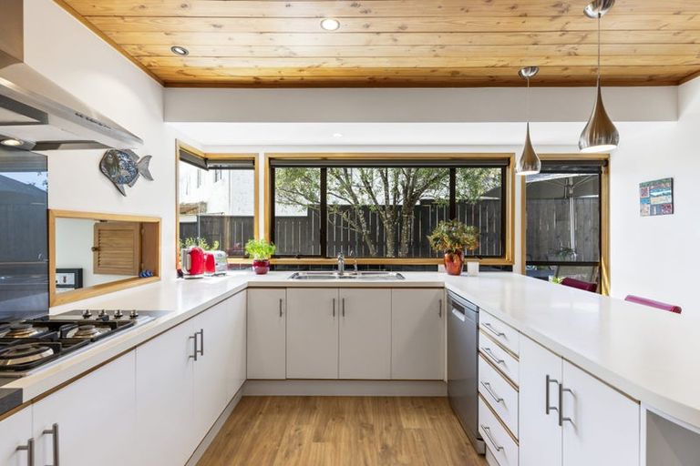 Photo of property in 98 Bleakhouse Road, Howick, Auckland, 2014