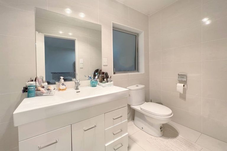 Photo of property in 20a Northall Road, New Lynn, Auckland, 0600