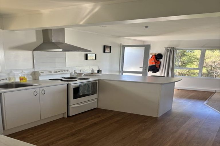 Photo of property in 10 Arahanga Grove, Maupuia, Wellington, 6022