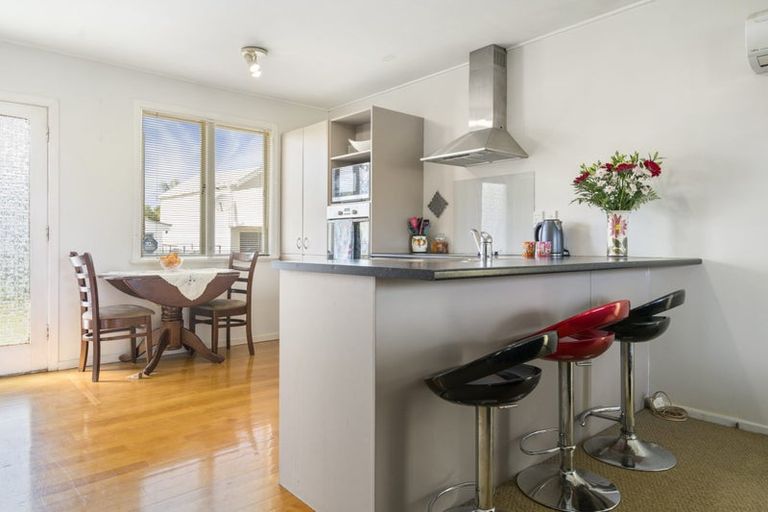 Photo of property in 63 Gloria Avenue, Te Atatu Peninsula, Auckland, 0610