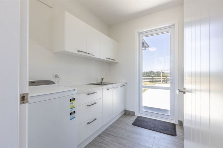 Photo of property in 33 Hartwell Drive, Kelvin Grove, Palmerston North, 4470