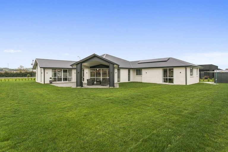 Photo of property in 129 Saint Kilda Road, Cambridge, 3434