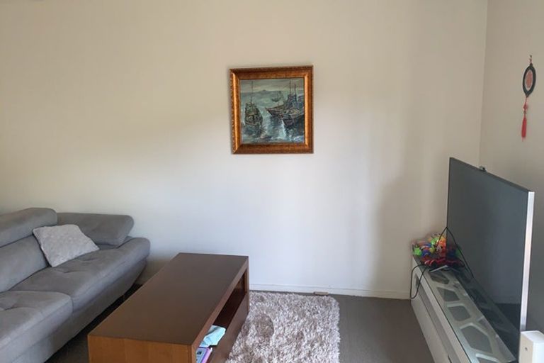 Photo of property in 1/112 Seaview Road, Glenfield, Auckland, 0629