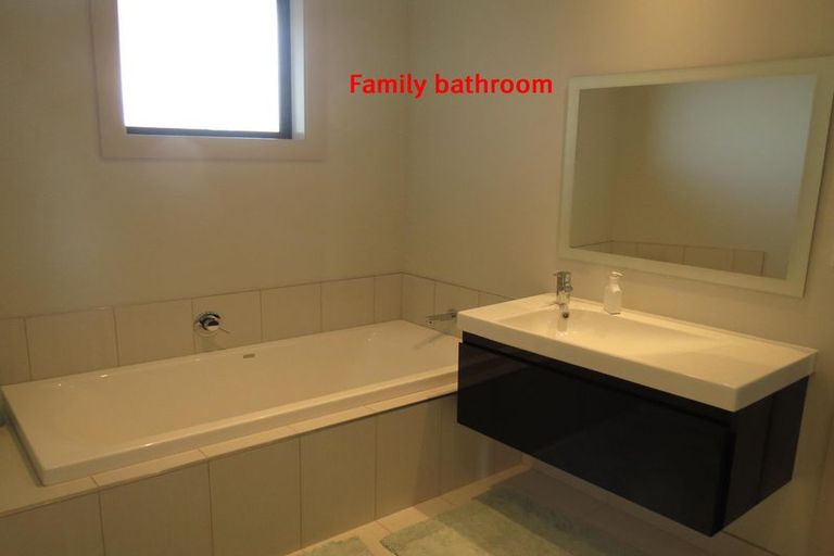 Photo of property in 8 Crabbe Place, Cromwell, 9310