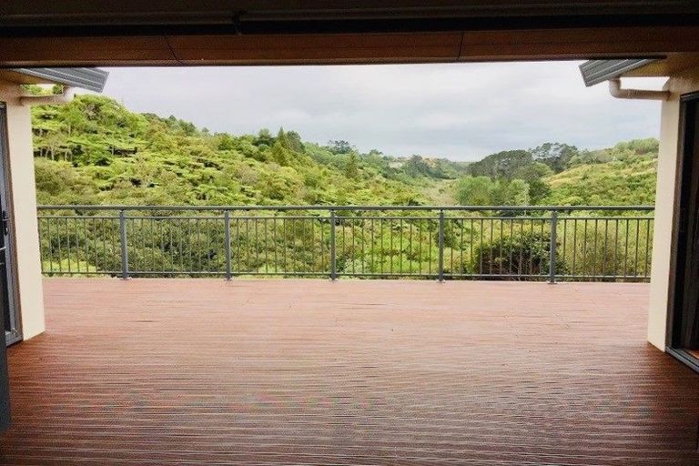 Photo of property in 34 Hayley Lane, East Tamaki Heights, Auckland, 2016