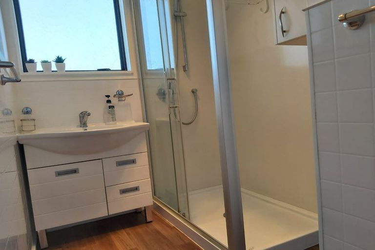 Photo of property in 41a Sunhaven Drive, Newlands, Wellington, 6037