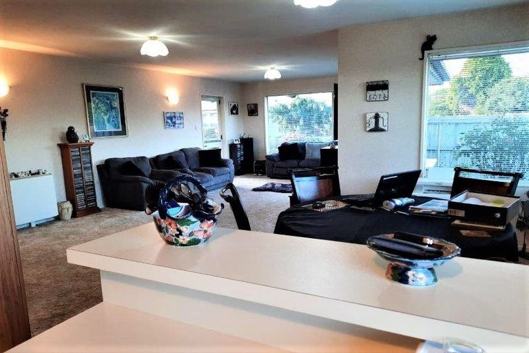Photo of property in 52 Middlepark Road, Sockburn, Christchurch, 8042