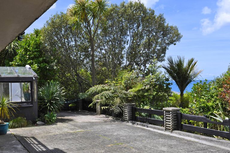 Photo of property in 17 Wonderview Road, Leigh, 0985