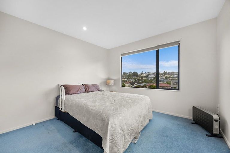 Photo of property in 51 Hogarth Rise, West Harbour, Auckland, 0618