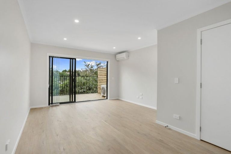 Photo of property in 2/125b Metcalfe Road, Ranui, Auckland, 0612