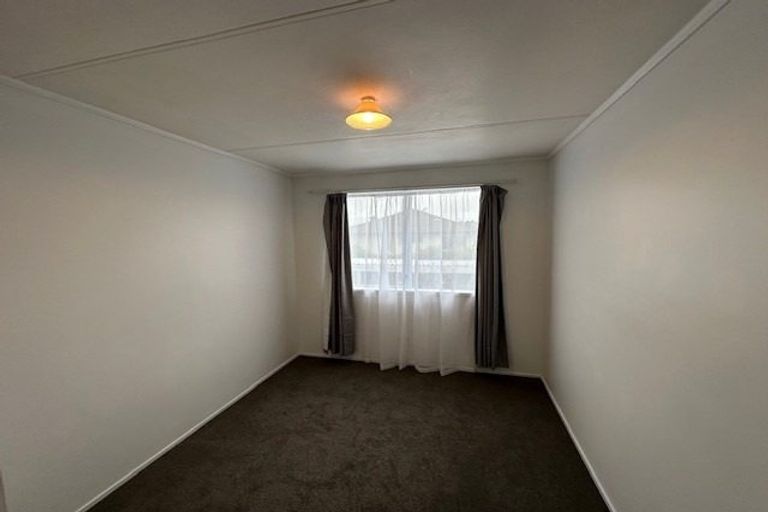 Photo of property in 33 Lincoln Park Avenue, Massey, Auckland, 0614