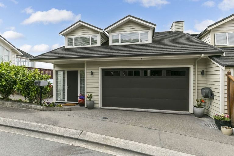 Photo of property in 5 Curnow Way, Kaiwharawhara, Wellington, 6035