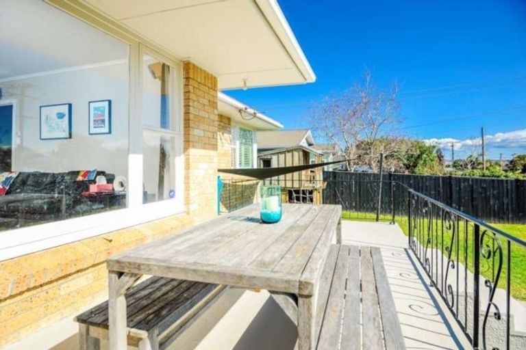 Photo of property in 59 Mcintyre Road, Mangere Bridge, Auckland, 2022