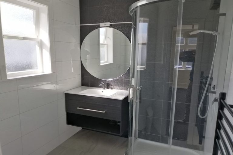Photo of property in 10f1- Victoria Street, Ebdentown, Upper Hutt, 5018
