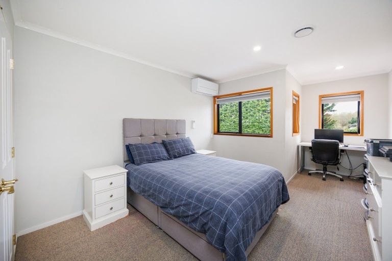 Photo of property in 46 Turitea Road, Fitzherbert, Palmerston North, 4472