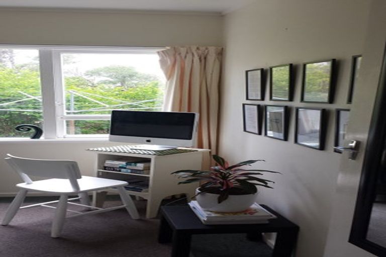 Photo of property in 2/17 Huntingdon Street, Northland, Wellington, 6012