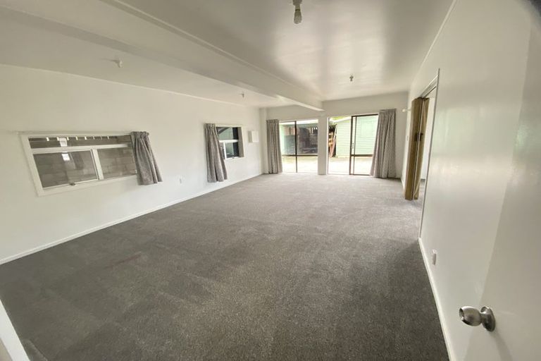 Photo of property in 20 Christmas Road, Manurewa, Auckland, 2102