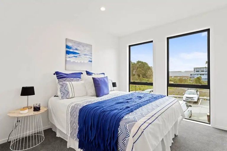 Photo of property in 27 Meg Lane, Glen Eden, Auckland, 0602