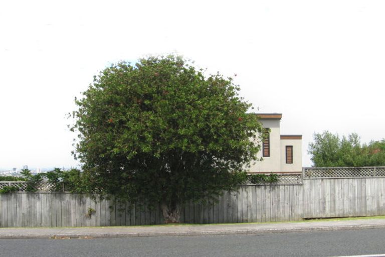 Photo of property in 13a Castor Road, Castor Bay, Auckland, 0620