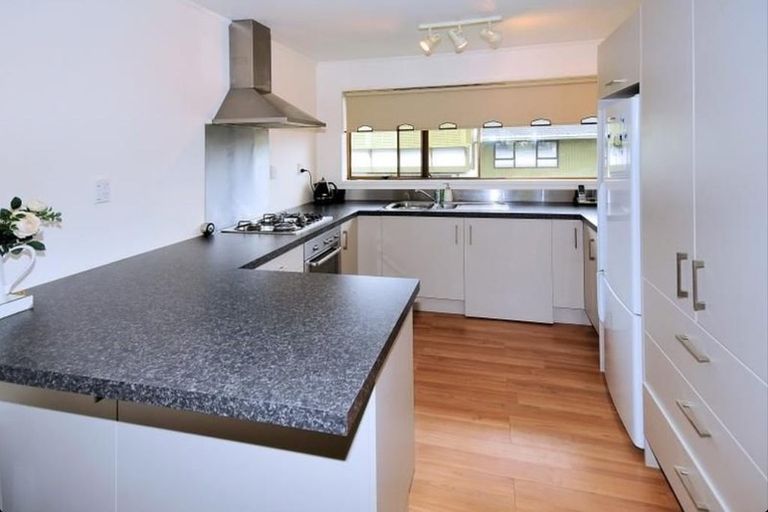 Photo of property in 3/84 Pupuke Road, Hillcrest, Auckland, 0627