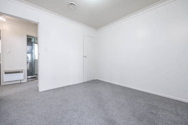 Photo of property in 15a Correa Court, Goodwood Heights, Auckland, 2105