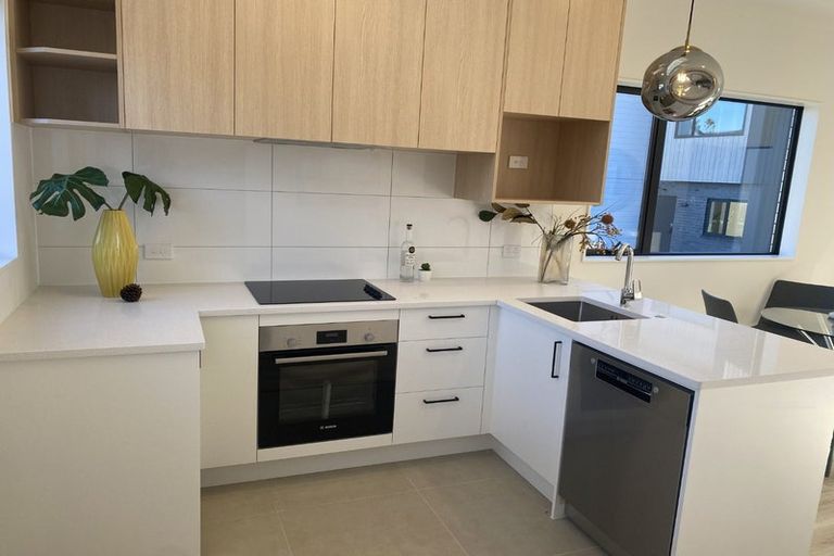 Photo of property in 27 Paetai Lane, Te Atatu Peninsula, Auckland, 0610