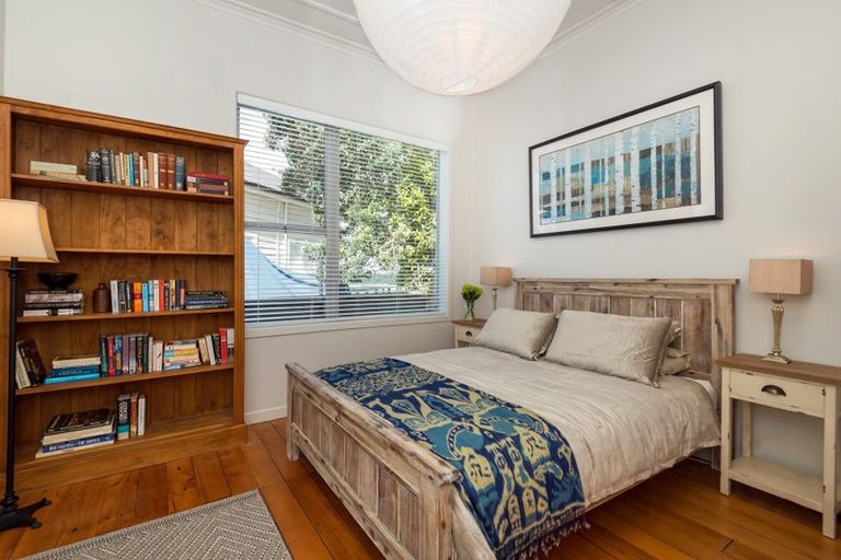 Photo of property in 11 Hinemoa Street, Birkenhead, Auckland, 0626