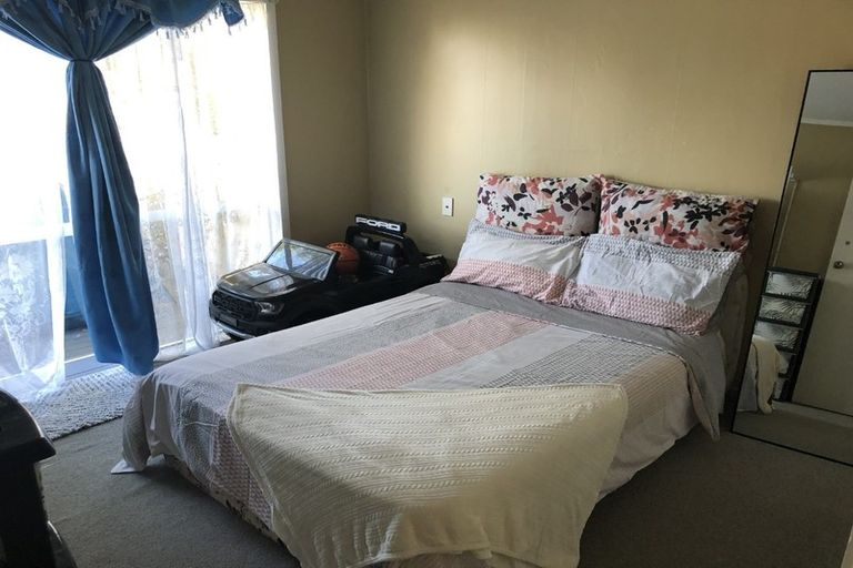 Photo of property in 3/92 Kenderdine Road, Papatoetoe, Auckland, 2025