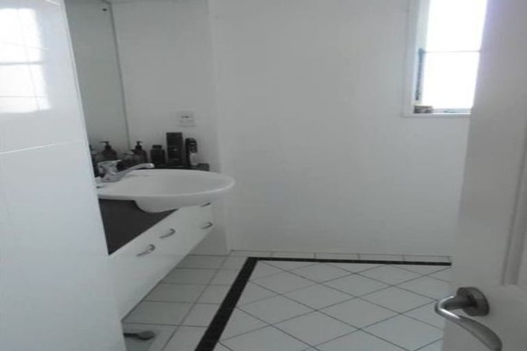 Photo of property in Gull - Unmanned, 1/1 Rangitira Avenue, Takapuna, Auckland, 0622